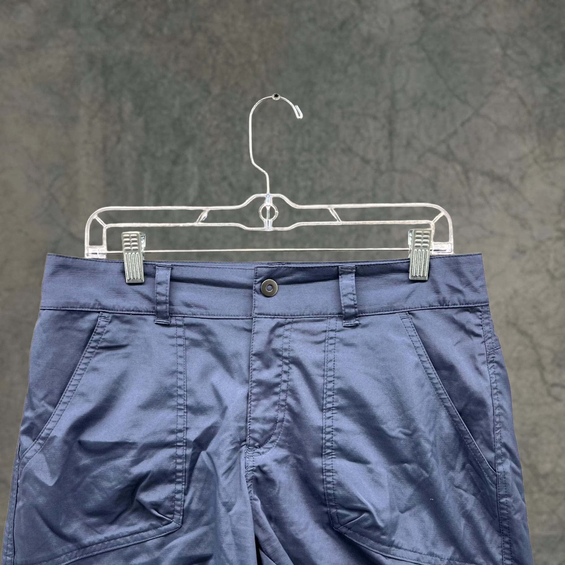 Vintage Columbia Shorts Women 8 Blue Chino Flat Front Nylon Lightweight Pockets 6" Inseam Regular Omni Shield Advanced Repelency Vintage No Size 30" / US 8 / IT 44 - 1 Thumbnail