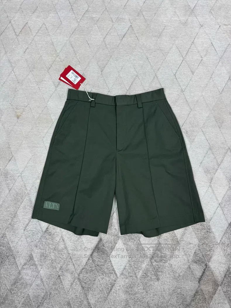 Valentino Valentino Army green waterproof nylon cargo shorts Size US 30 / EU 46 - 1 Thumbnail