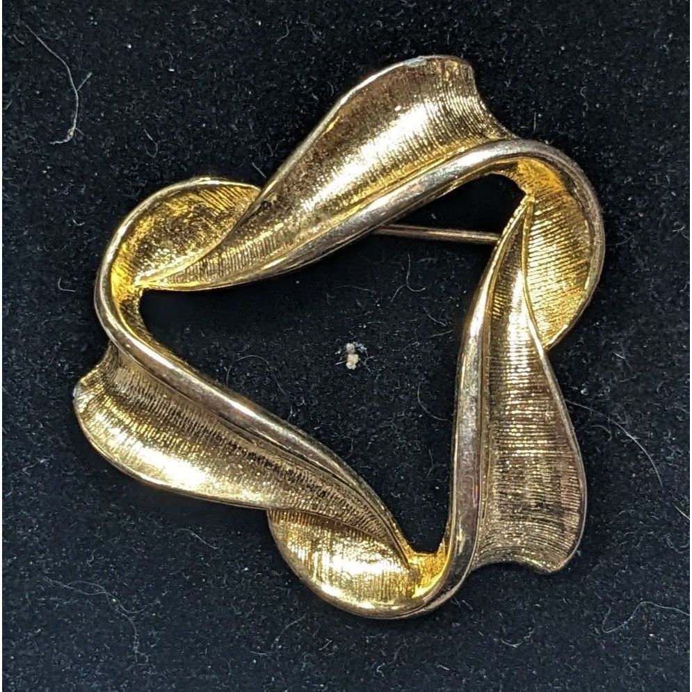 Other Vintage Triangle Ribbon Textured Gold Tone Brooch Size ONE SIZE - 3 Thumbnail
