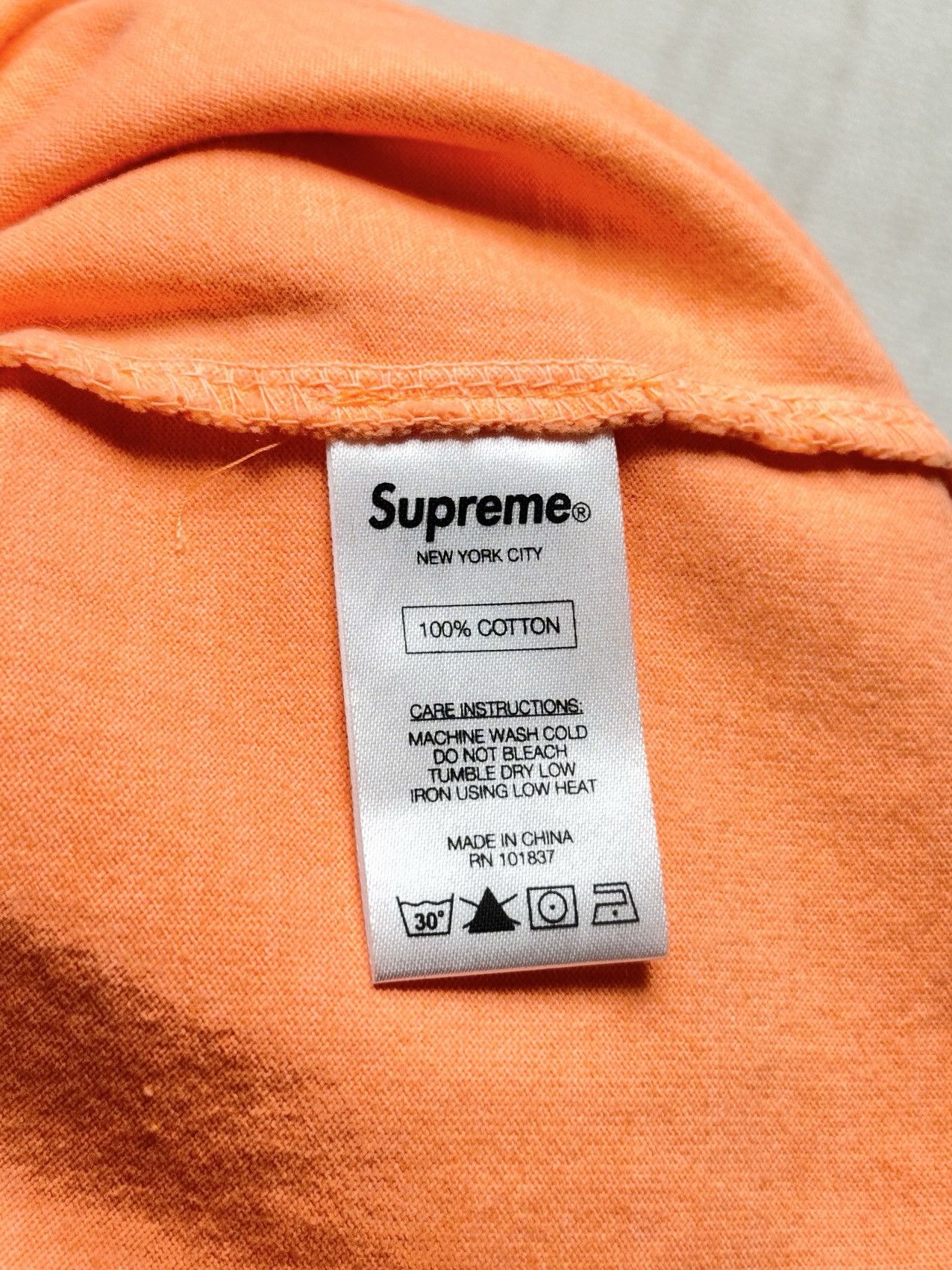 Supreme small logo tee Size US S / EU 44-46 / 1 - 5 Thumbnail