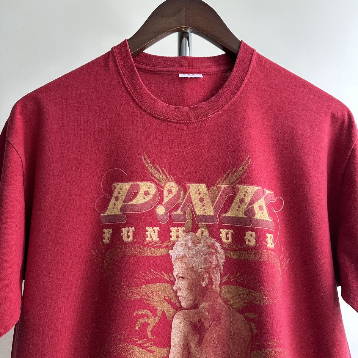 Band Tees × Vintage Vintage 2010 Pink Funhouse Summer Carnival Tour Tee Size US M / EU 48-50 / 2 - 3 Thumbnail