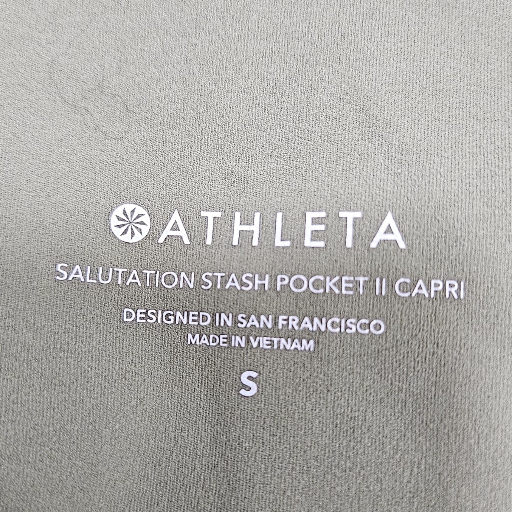 Athleta **Green Athleta Salutation Stash Pocket II Capri Workout Pants Small** User: Green Athleta Salutation Stash Pocket II Capri Workout Pants Small Size 28" / US 6 / IT 42 - 3 Thumbnail