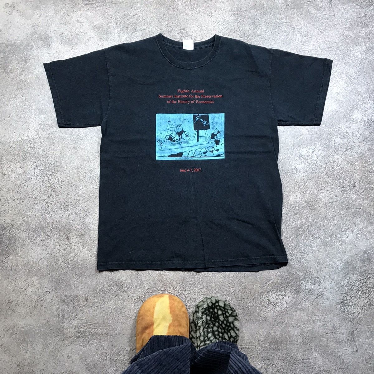 Vintage Vintage 90s Sun Faded Graphic Tee Economics Humor Y2K XL Size US XL / EU 56 / 4 - 1 Thumbnail