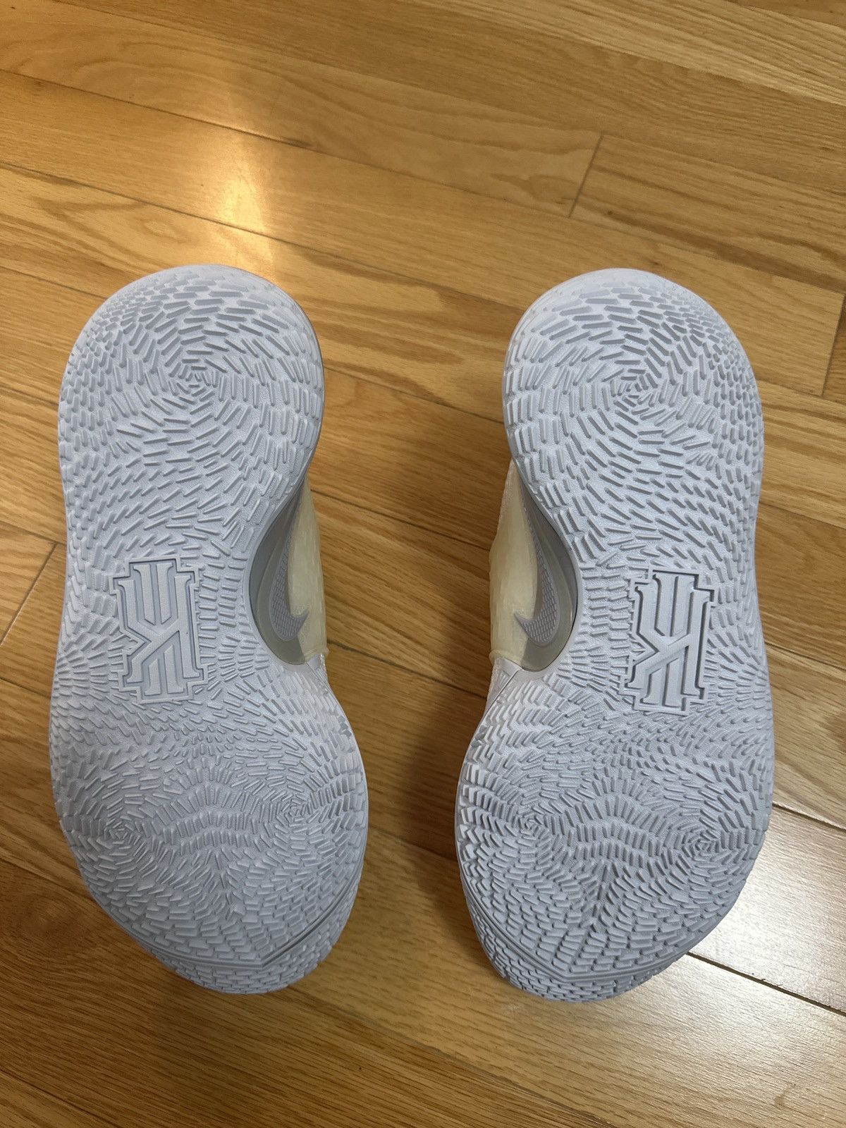 Nike New Nike Kyrie 2 Low’s (2019) Size 9.5 Size US 9.5 / EU 42-43 - 5 Thumbnail