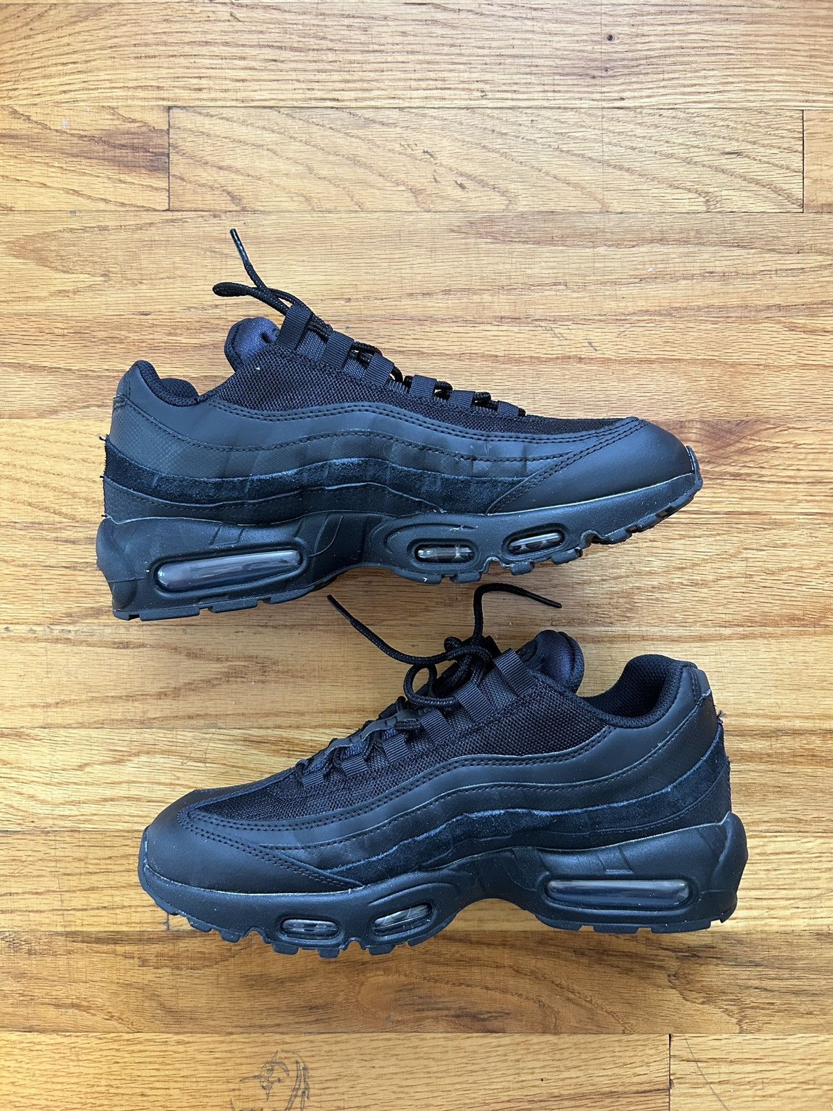 Nike Nike Air Max 95 Black *NEW* Size US 9.5 / EU 42-43 - 2 Thumbnail