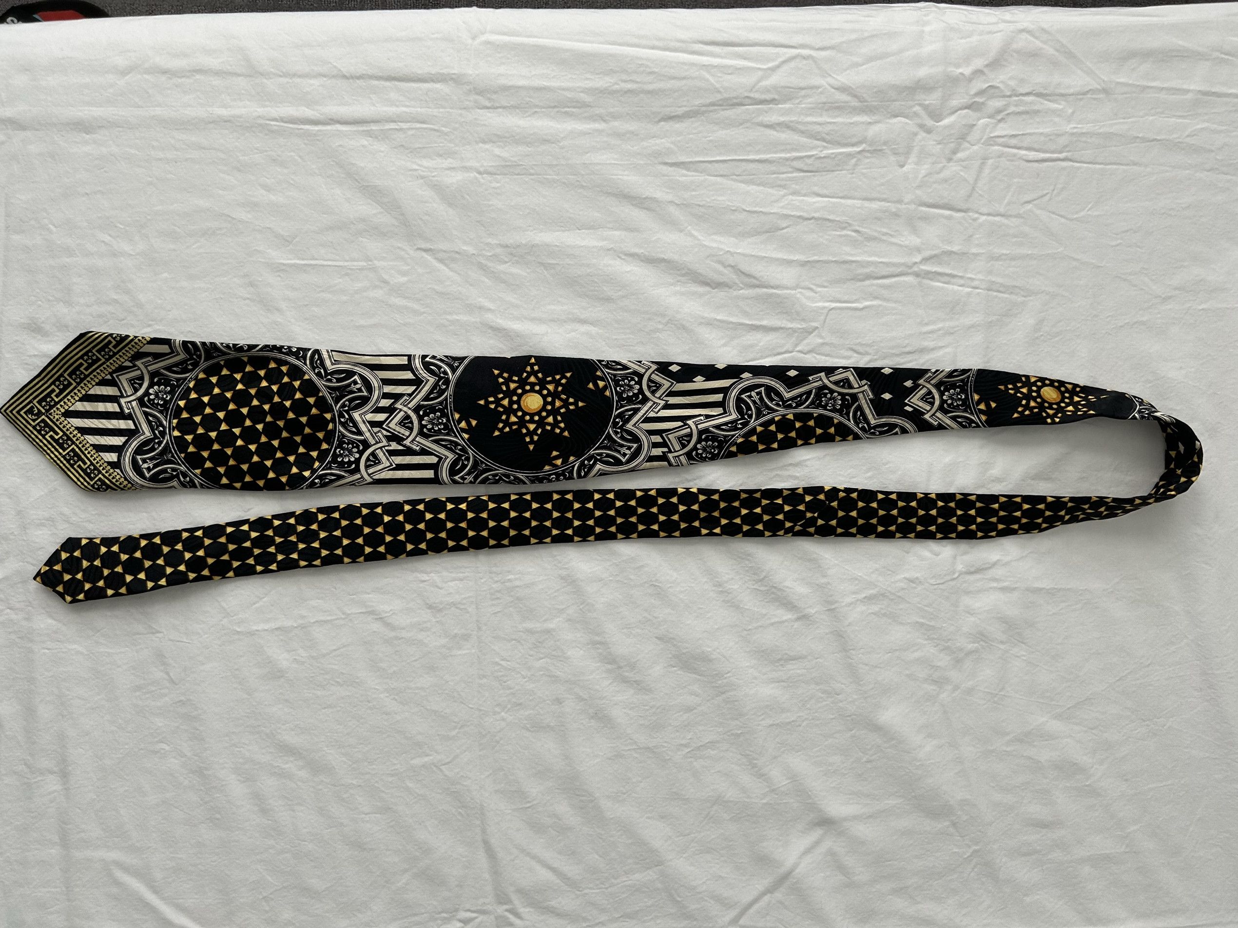Versace V2 Medallion Greek Key Black/Gold Stargate Silk Tie