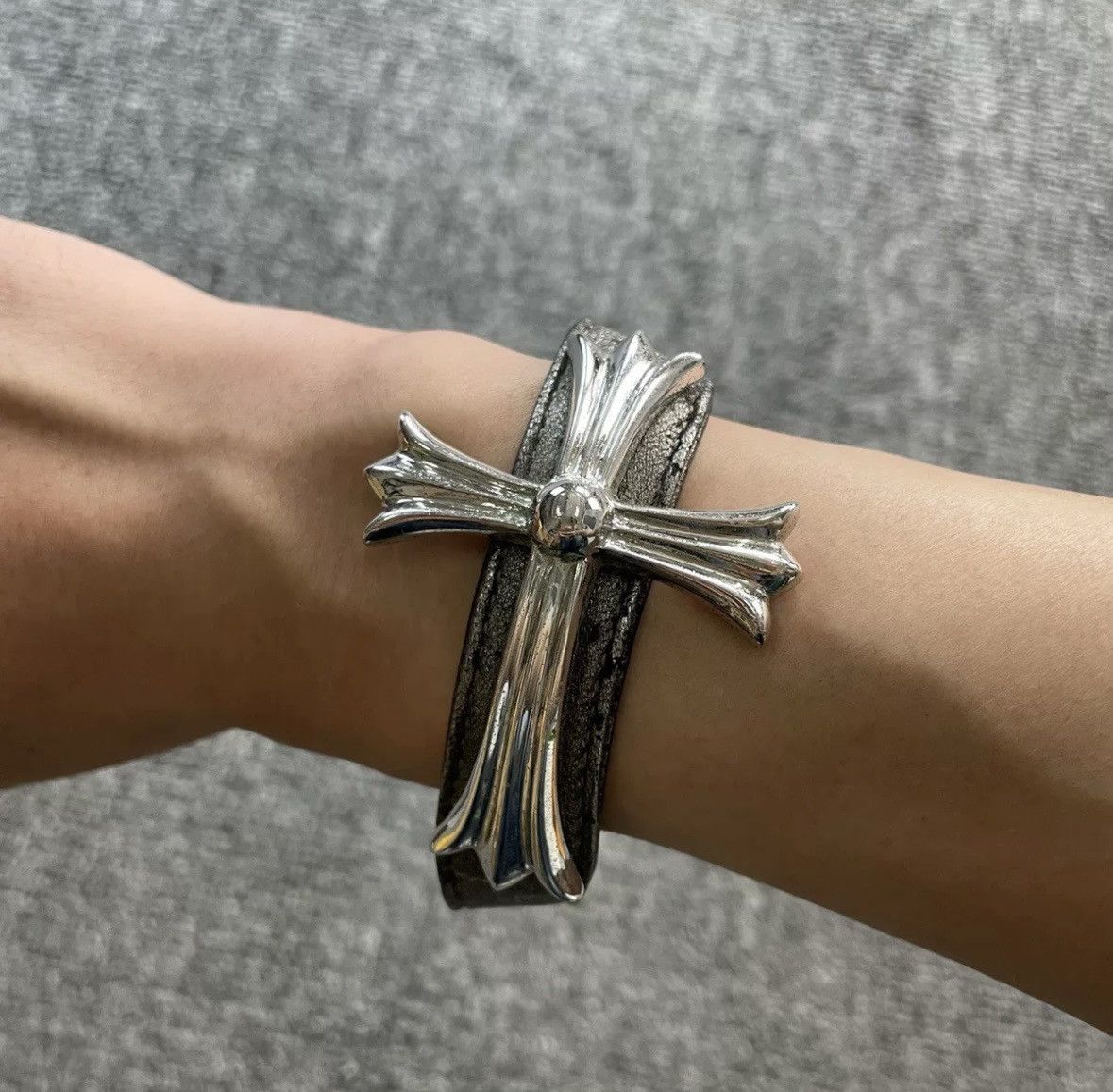 小物 CHROME HEARTS agenda [big cross] 606curated | Chrome Hearts 'Multi-Frame' Big Cross Pendant