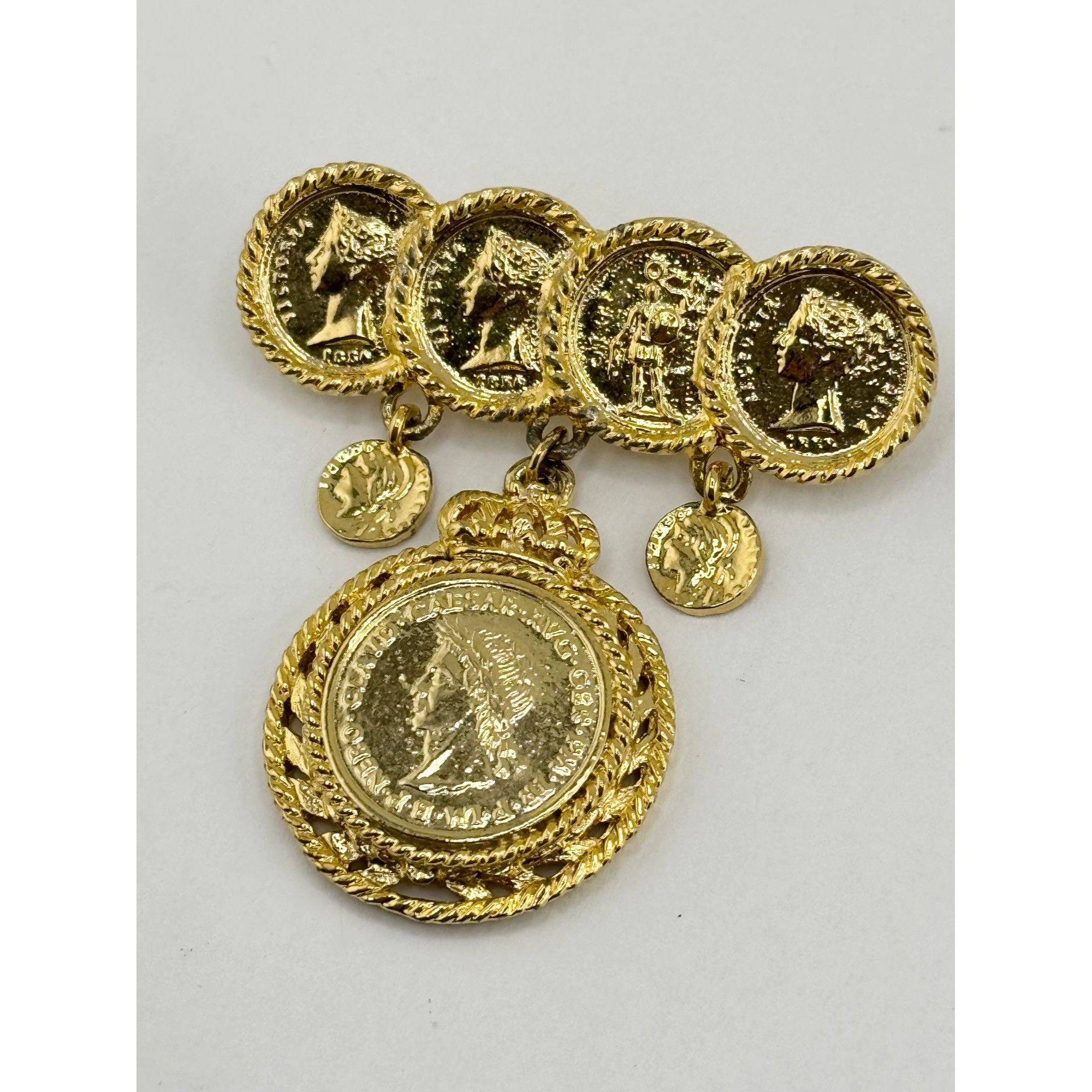 Vintage Vintage gold coin charm brooch pin Size ONE SIZE - 2 Thumbnail
