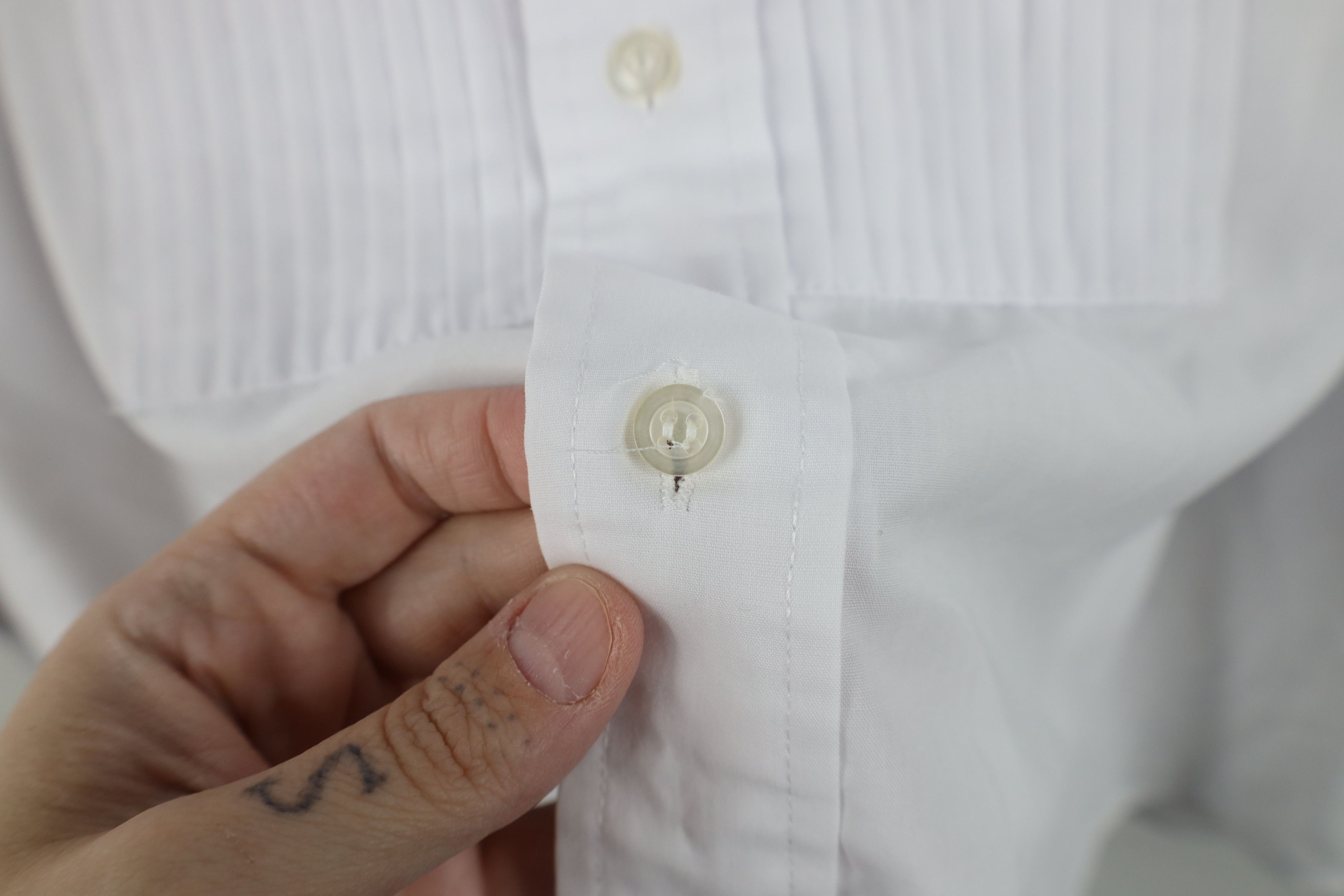 Vintage Vintage 90s Distressed Ruffled Prom Tuxedo Dress Shirt White Size US M / EU 48-50 / 2 - 7 Thumbnail