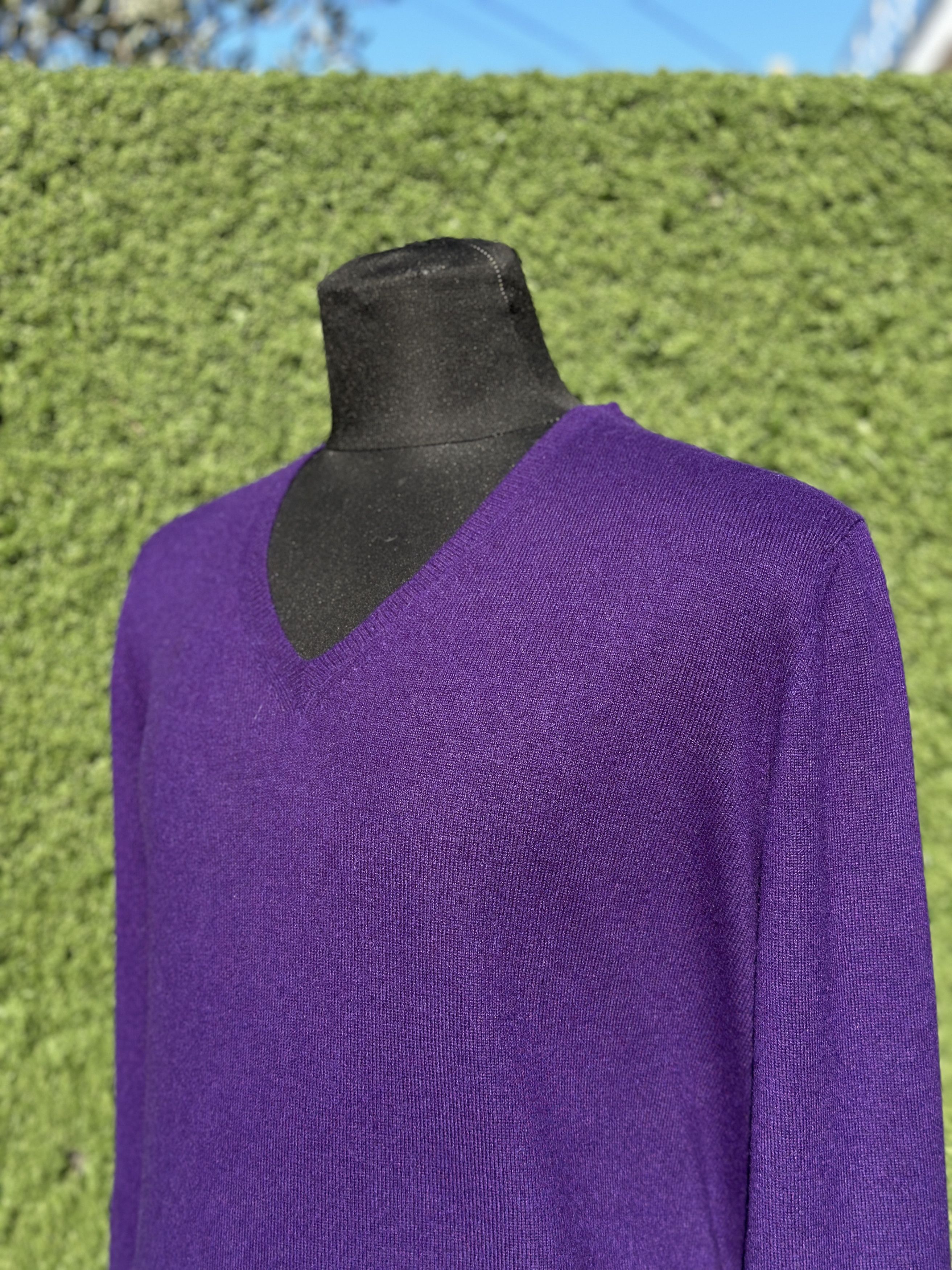 Prada Prada Men’s V-Neck Fine Wool Knit Sweater Size 52 IT L Size US L / EU 52-54 / 3 - 5 Thumbnail
