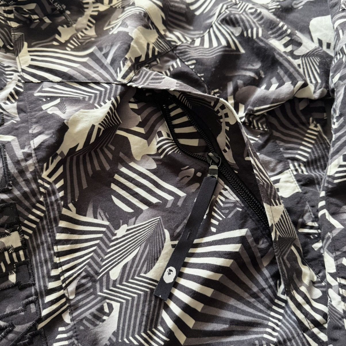 Bape BAPE Dazzle Camo Snowboard Jacket Rare Monochromatic Pattern Size US M / EU 48-50 / 2 - 12 Thumbnail