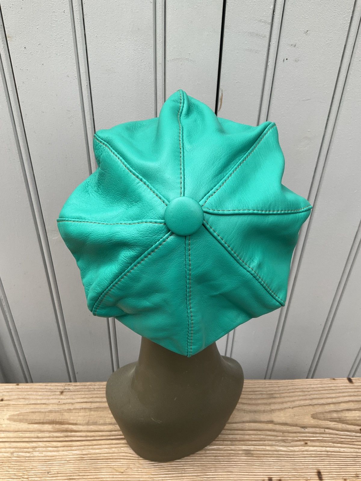 Vintage 90's beret in green leather Size ONE SIZE - 5 Thumbnail
