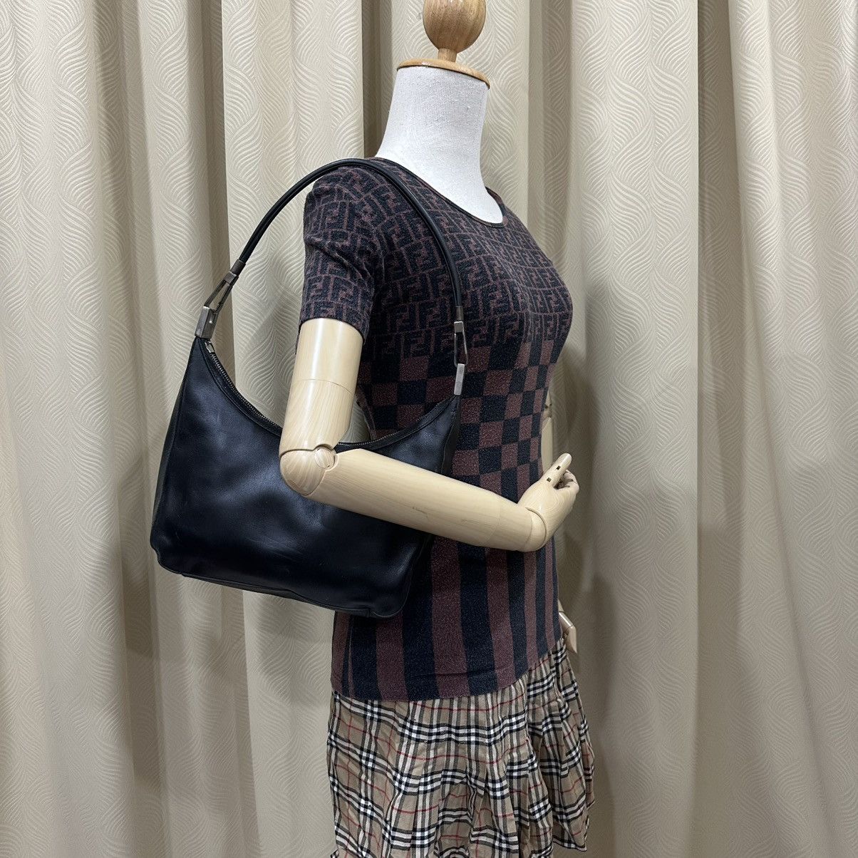 Gucci ‼️YES‼️ VINTAGE GUCCI LEATHER SHOULDER BAG Size ONE SIZE - 1 Thumbnail