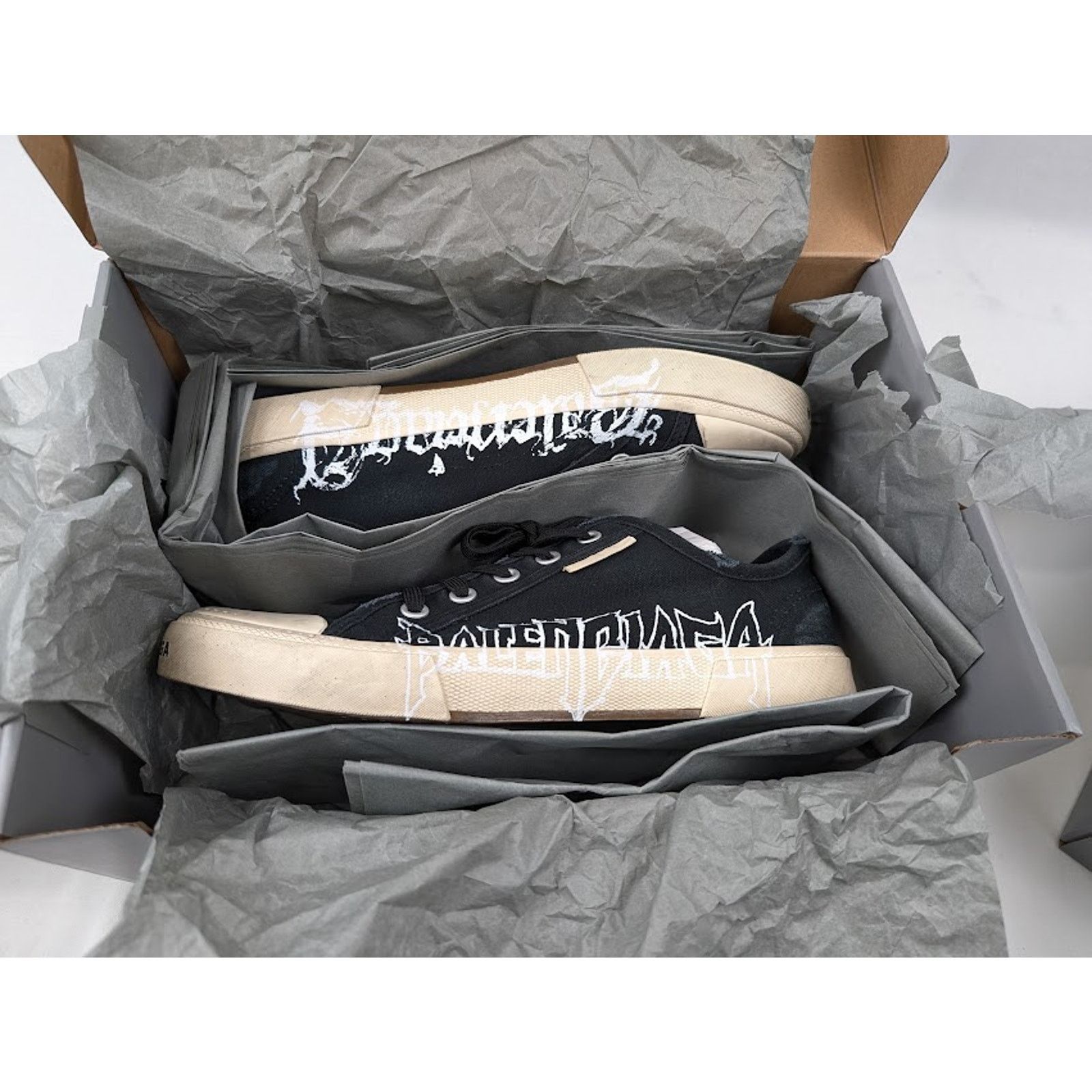 Balenciaga o1rshd1 Paris Low-Top Sneakers in Black/White 42 Size US 9 / EU 42 - 22 Thumbnail