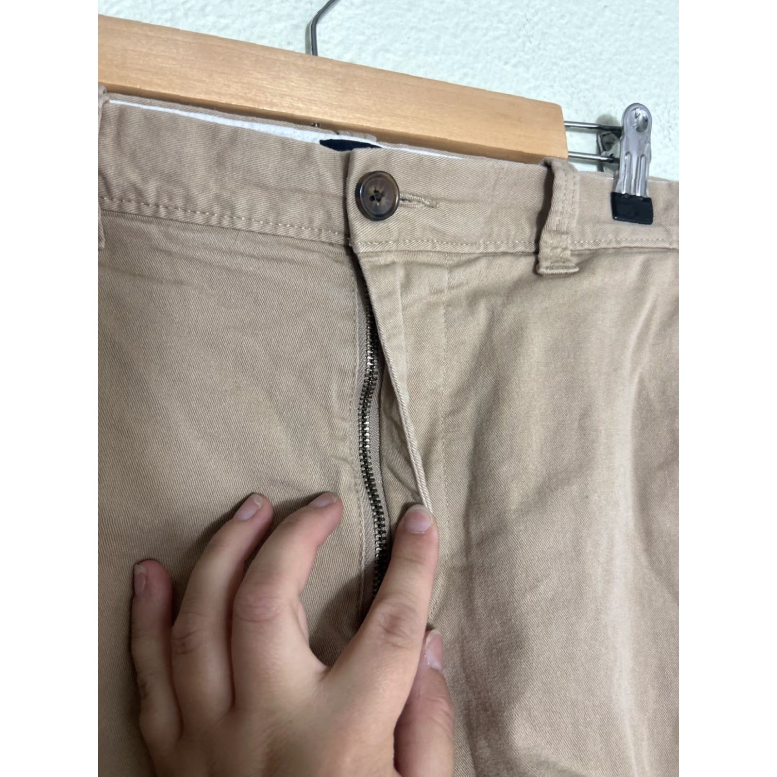 J.Crew J.CREW Chino Shorts Mens 33 Beige Khaki Cotton Elastane Regular 8" Inseam Zip Flat Front Stains Size US 33 - 5 Thumbnail