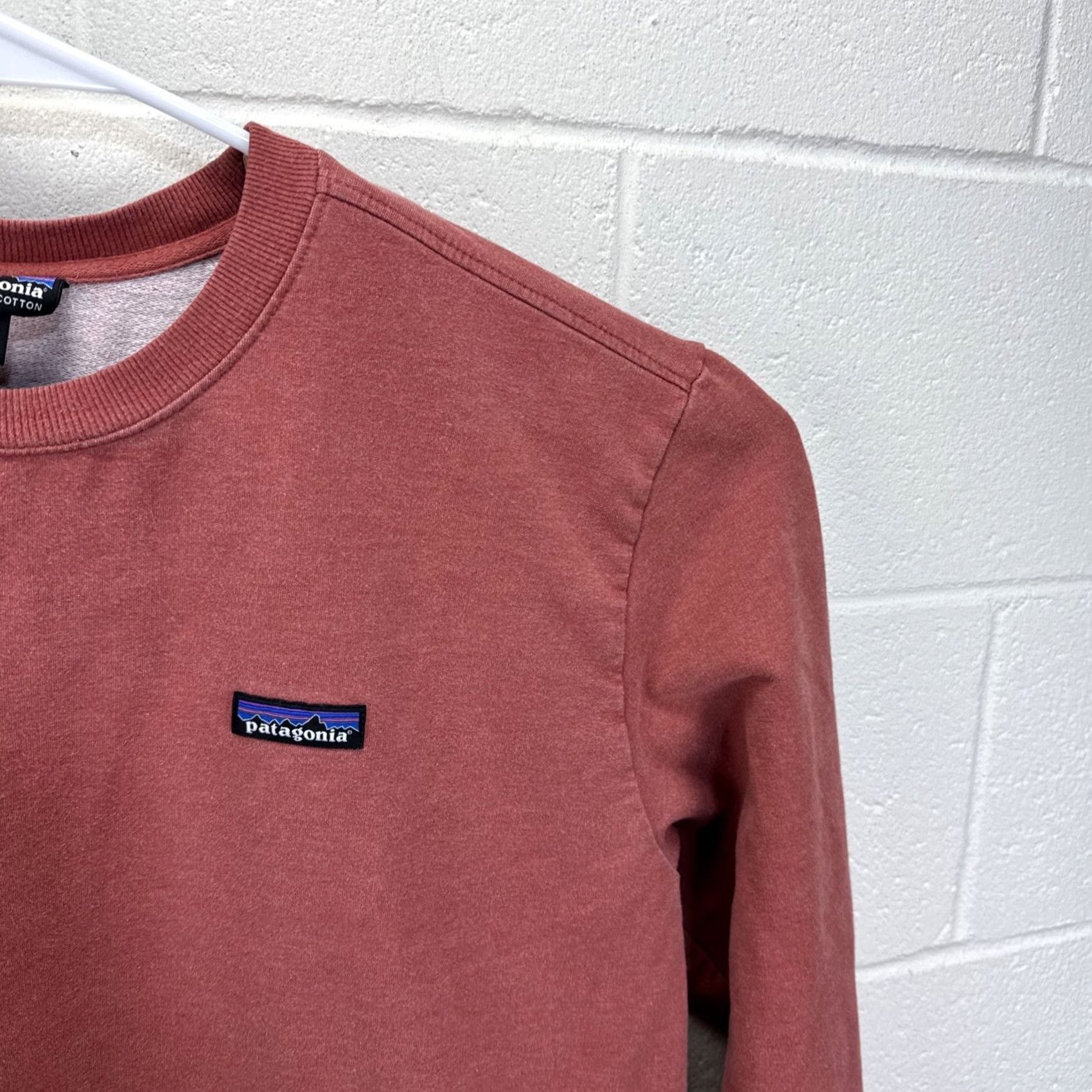 Patagonia Patagonia Mens Large P-6 Label Midweight Crew Sweatshirt Rosehip Red 39486 Size US L / EU 52-54 / 3 - 5 Thumbnail