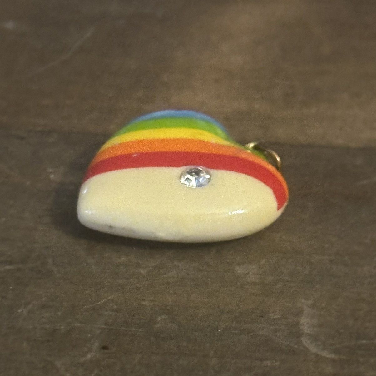 Vintage Vintage lucite rainbow heart pendant with rhinestone Size ONE SIZE - 4 Thumbnail
