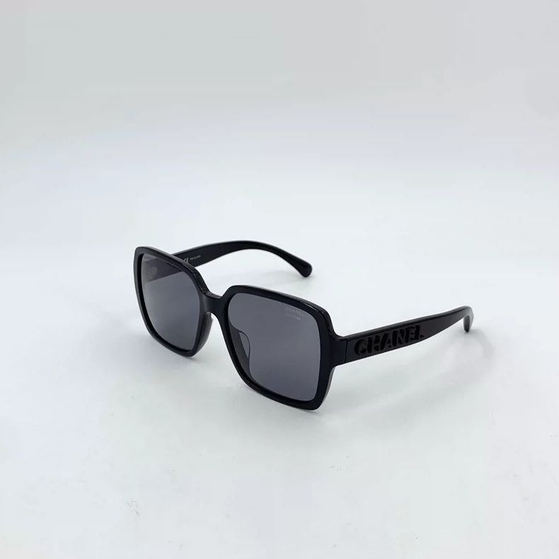 Chanel Chanel Black logo letter square frame sunglasses Nextarrow Size ONE SIZE - 1 Thumbnail