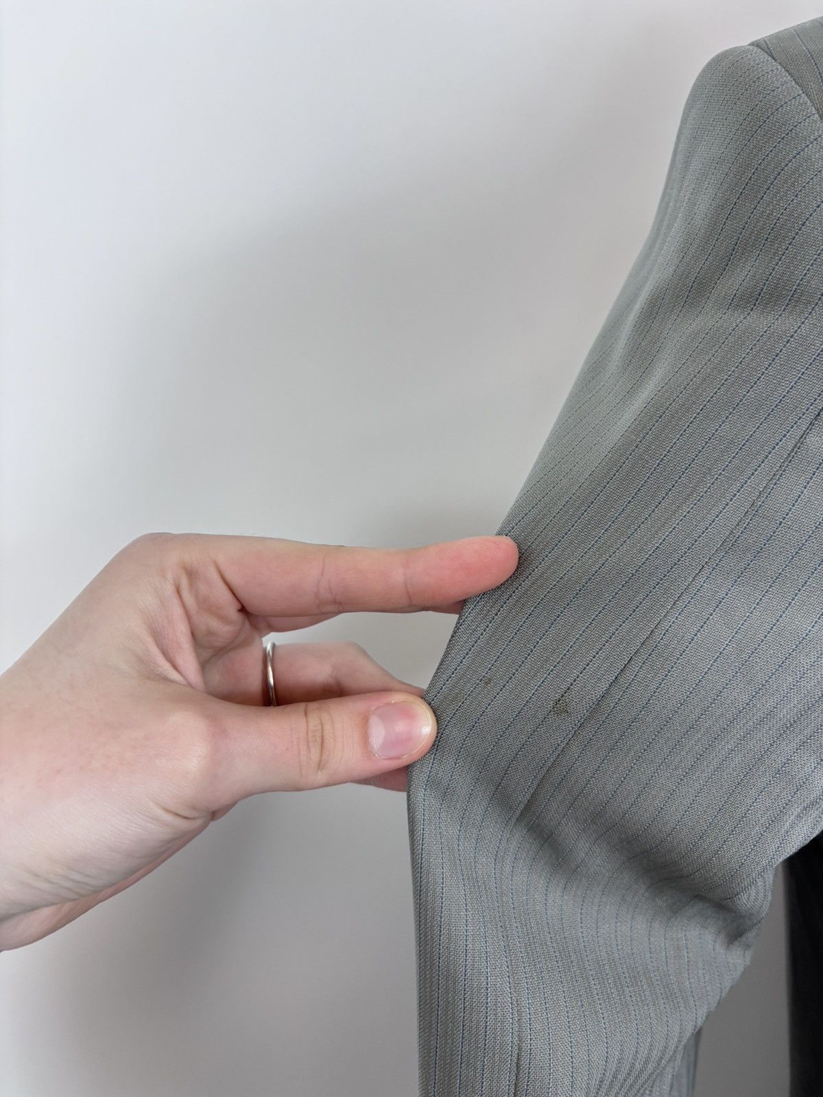 Corneliani Corneliani Men’s Vintage 2-Piece Grey Pinstripe Wool Suit Size 38R - 7 Thumbnail