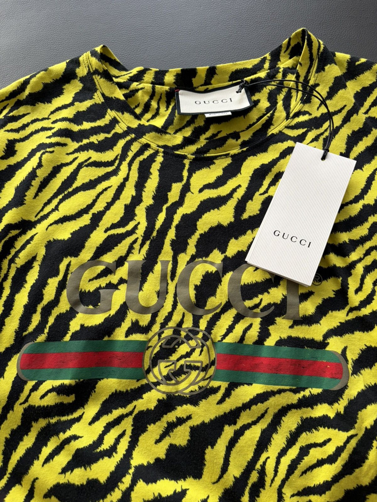 Gucci Super Runway Leopard Zebra Gucci Logo Tee Tshirt Size US L / EU 52-54 / 3 - 15 Thumbnail
