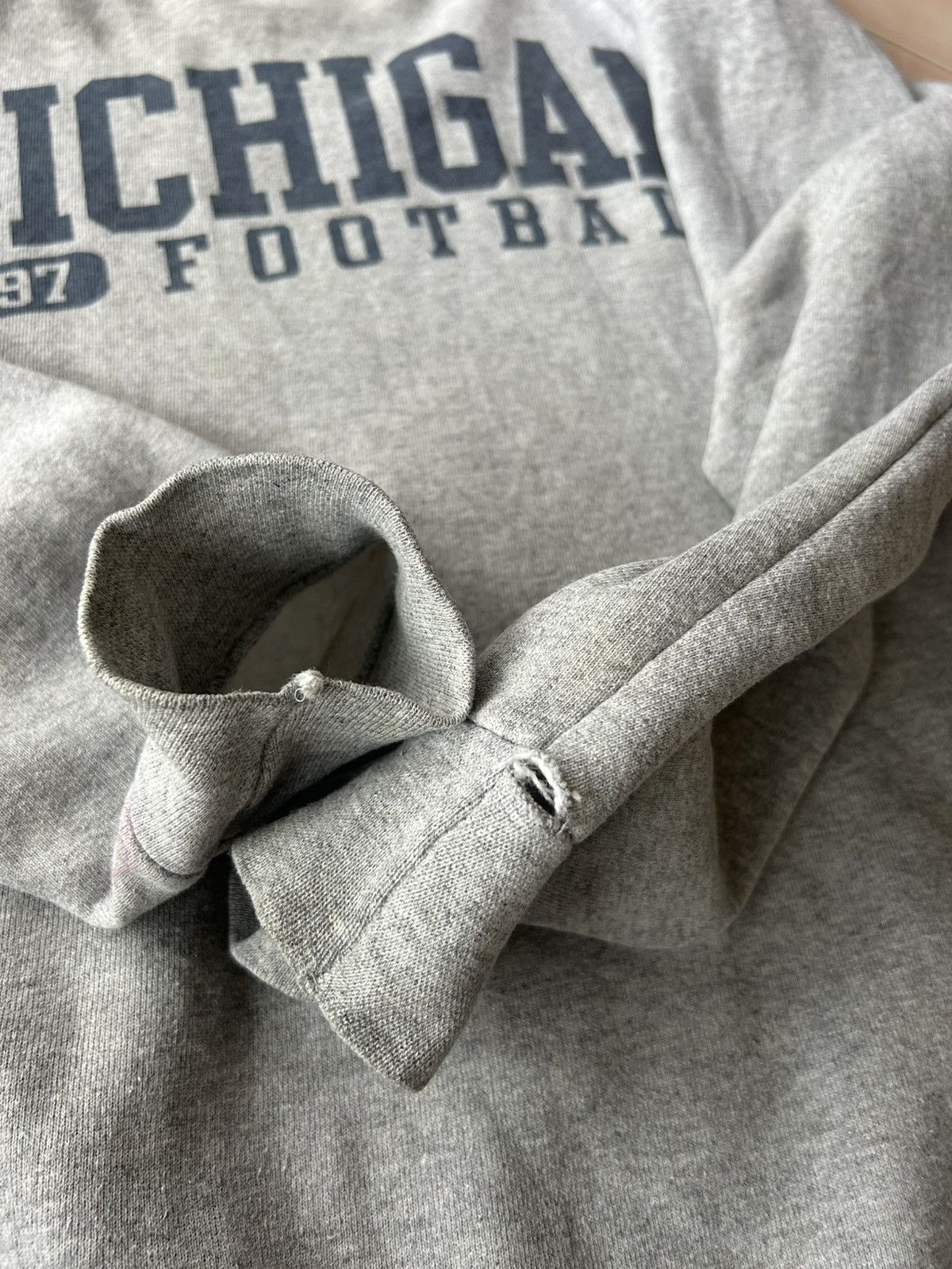 Nike Vintage 90’s Nike White Tag Michigan Football Sweatshirt Size US M / EU 48-50 / 2 - 7 Thumbnail