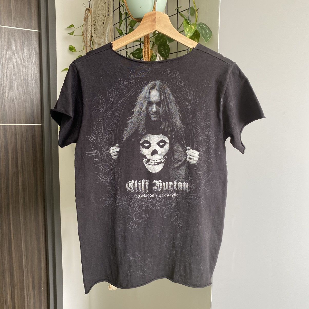 Metallica Thrashed Faded Vintage Metallica Rock Band ERD GRUNGE TSHIRT Size US S / EU 44-46 / 1 - 1 Thumbnail