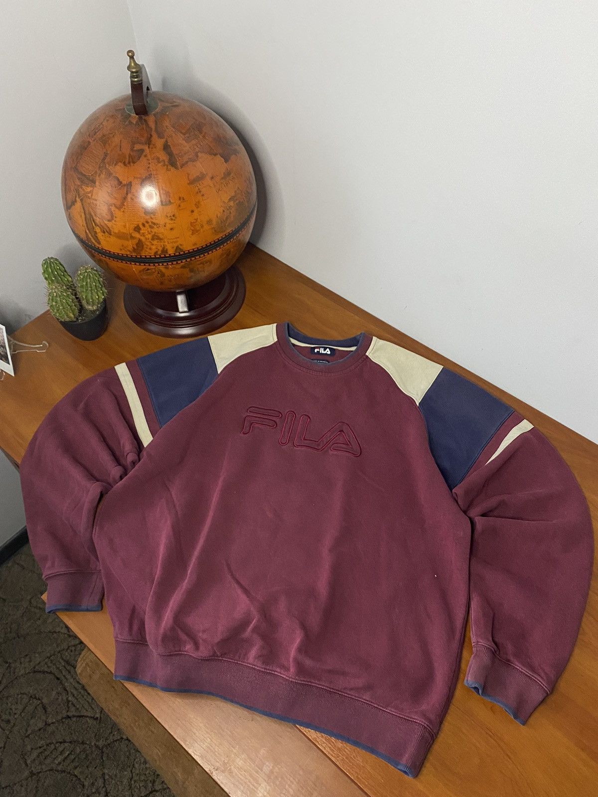 Fila 🚨Vintage 90s Fila sweatshirt Big Embroidered logo boxy fit Size US L / EU 52-54 / 3 - 1 Thumbnail