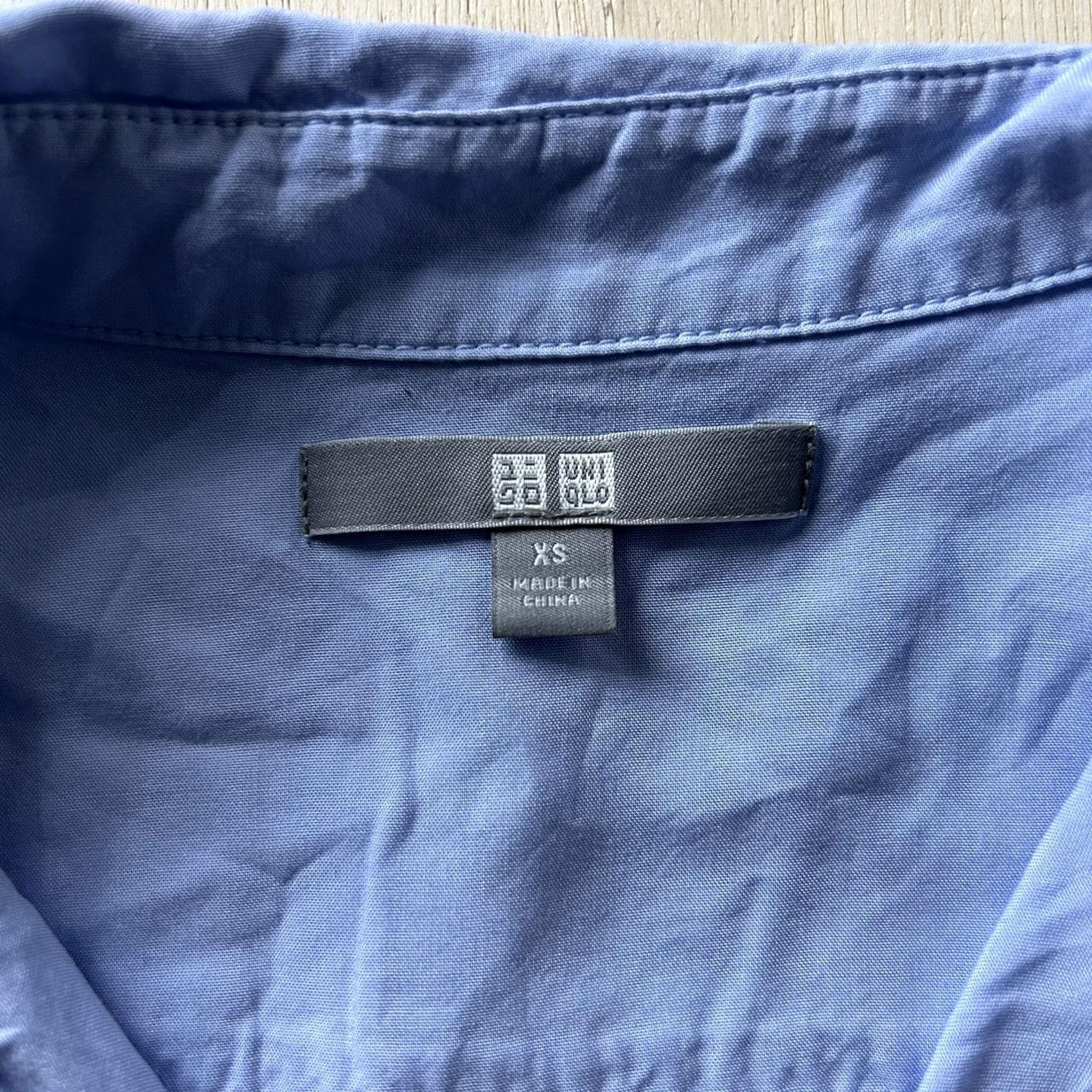 Uniqlo Uniqlo Shirt Womens XS Blue Solid Long Sleeve Button-Up Basic Workwear Top Size XS / US 0-2 / IT 36-38 - 2 Thumbnail