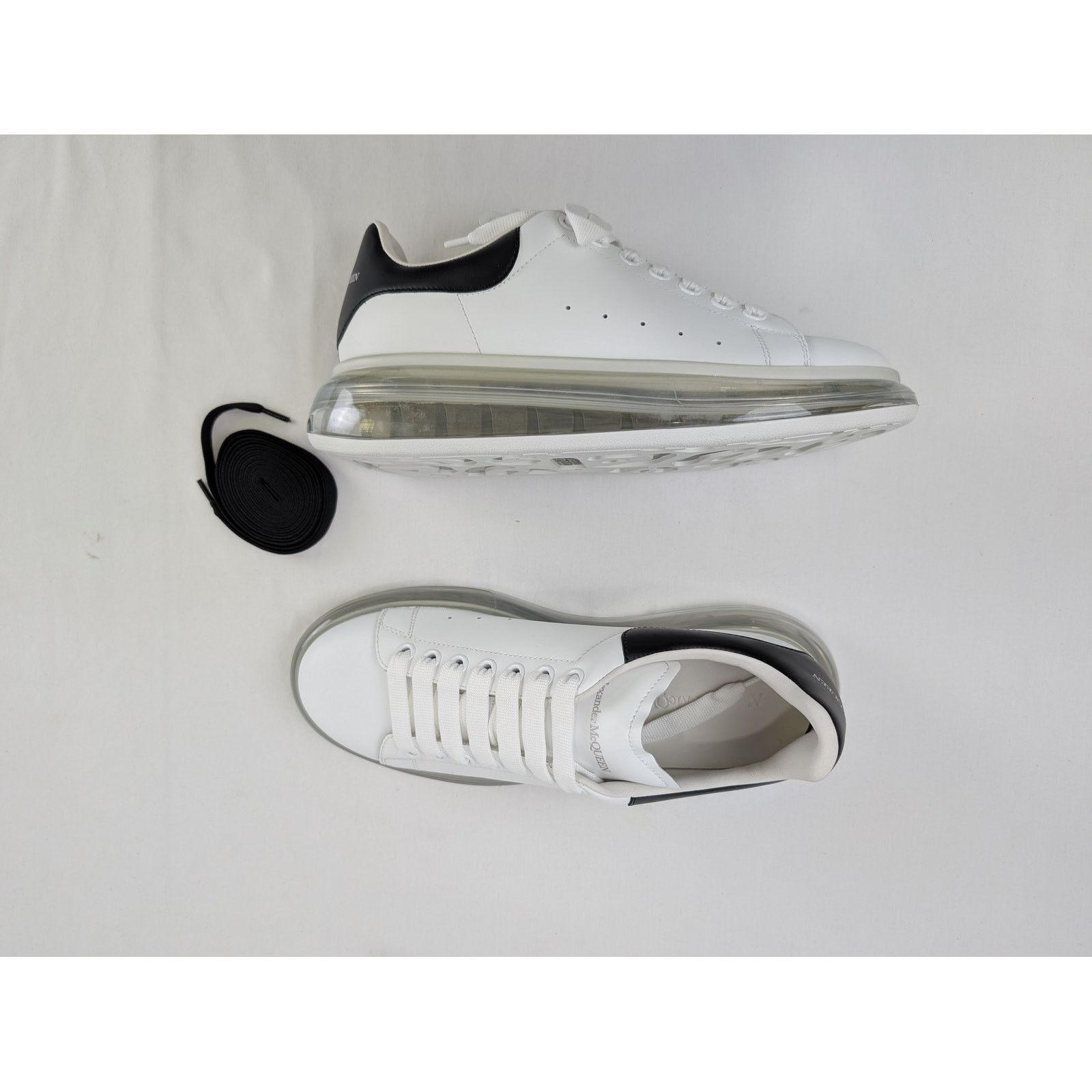 Alexander McQueen o1rshd1 Larry Sneakers in White/Black Size US 10 / EU 43 - 1 Thumbnail