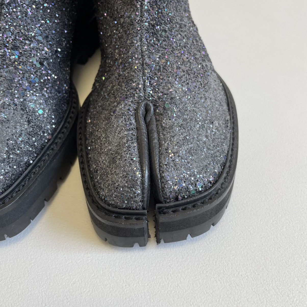 Maison Margiela A/W 19 Glitter Hunter Tabi Boots Size US 7 / IT 37 - 10 Thumbnail