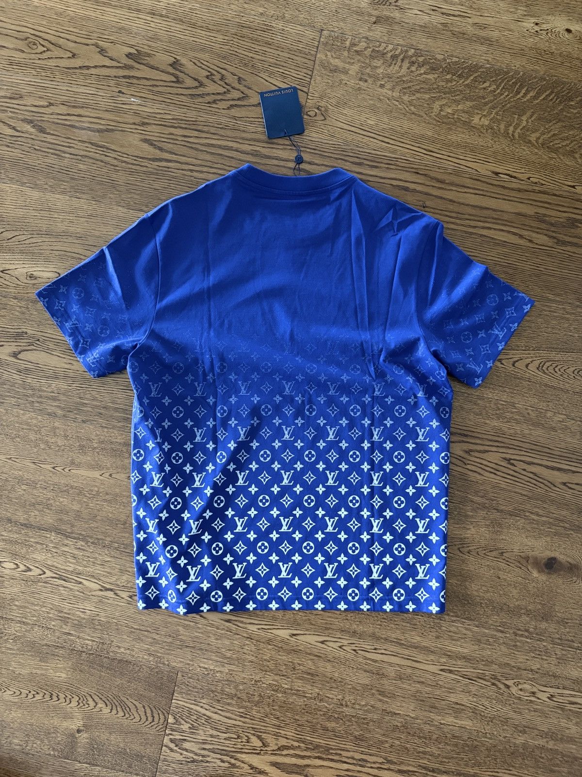 Louis Vuitton Louis Vuitton Blue Monogram Gradient T-Shirt Size US XL / EU 56 / 4 - 5 Thumbnail