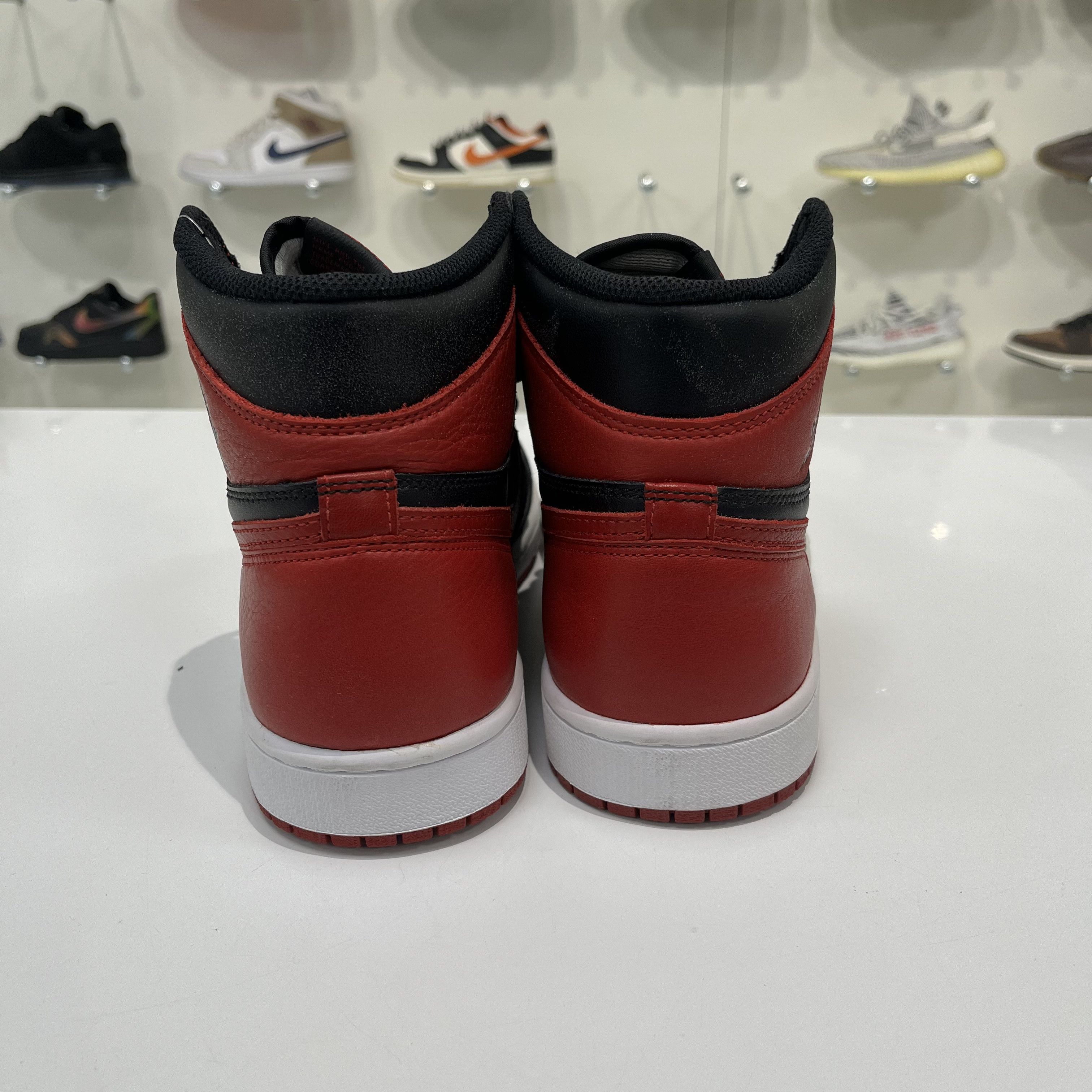 Nike Air Jordan 1 Retro High Bred Banned 2016 Size US 10 / EU 43 - 3 Thumbnail