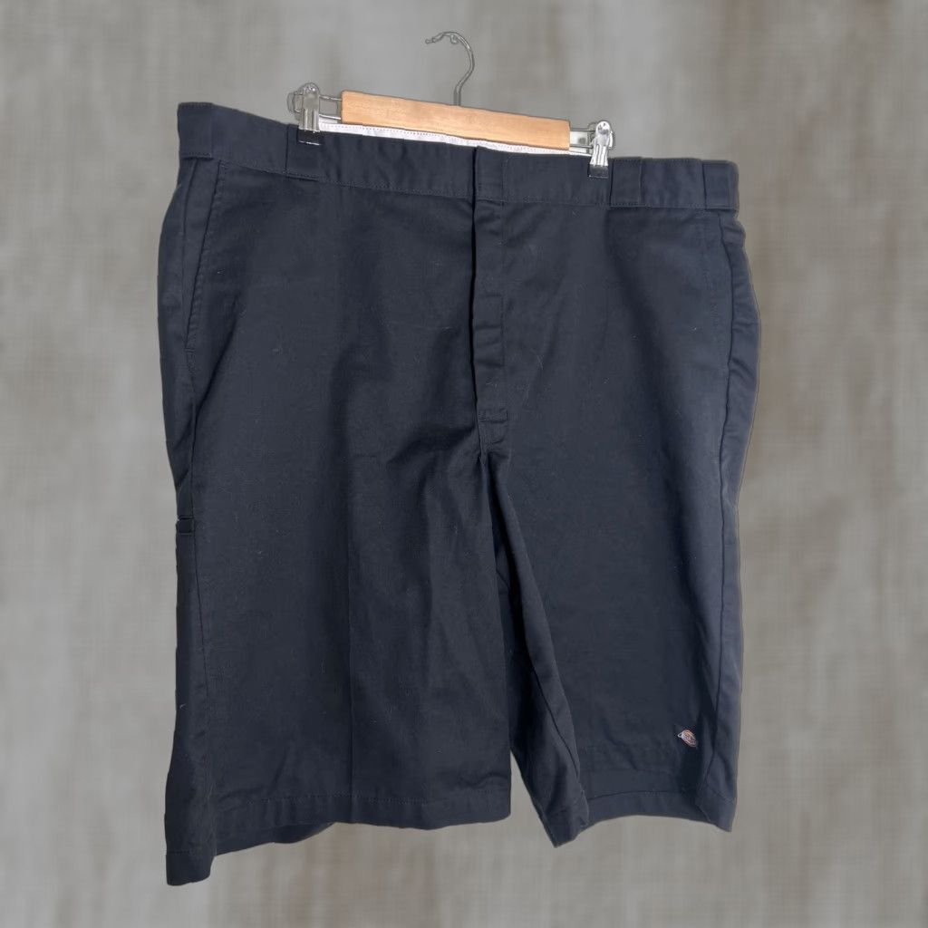 Dickies Loose Fit Black Shorts Cargo Pockets Mens 42 Regular 44x13?