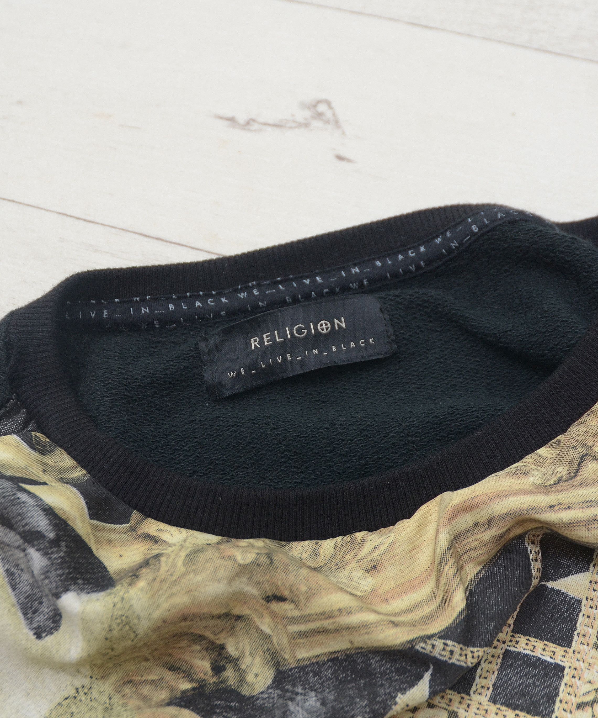 Japanese Brand Religion Sweatshirt Center Skull Skeleton Japanese Brand Size US M / EU 48-50 / 2 - 11 Thumbnail