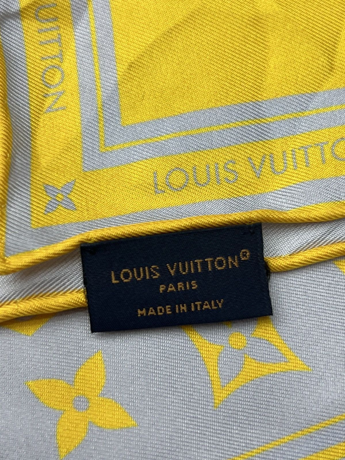 Louis Vuitton Louis Vuitton Monogram Glow Bandana Size ONE SIZE - 3 Thumbnail