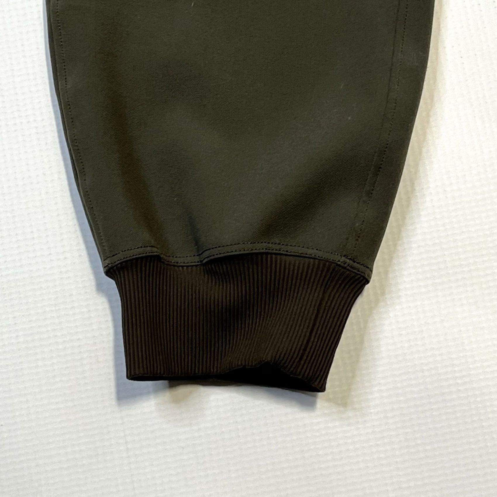 Lululemon Lululemon On the Fly Jogger Pants Women's Size 6 Dark Olive Green 28in Inseam Regular Waist Drawstring Pockets Travel Woven™ Studio Activewear Men’s? Size 28" / US 6 / IT 42 - 7 Thumbnail