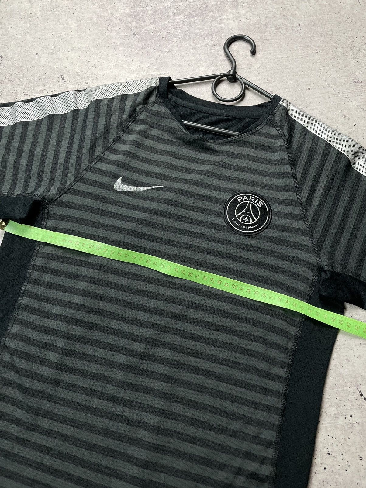 Nike × Vintage Vintage Nike PSG Soccer Jersey Size XS Size US XS / EU 42 / 0 - 9 Thumbnail