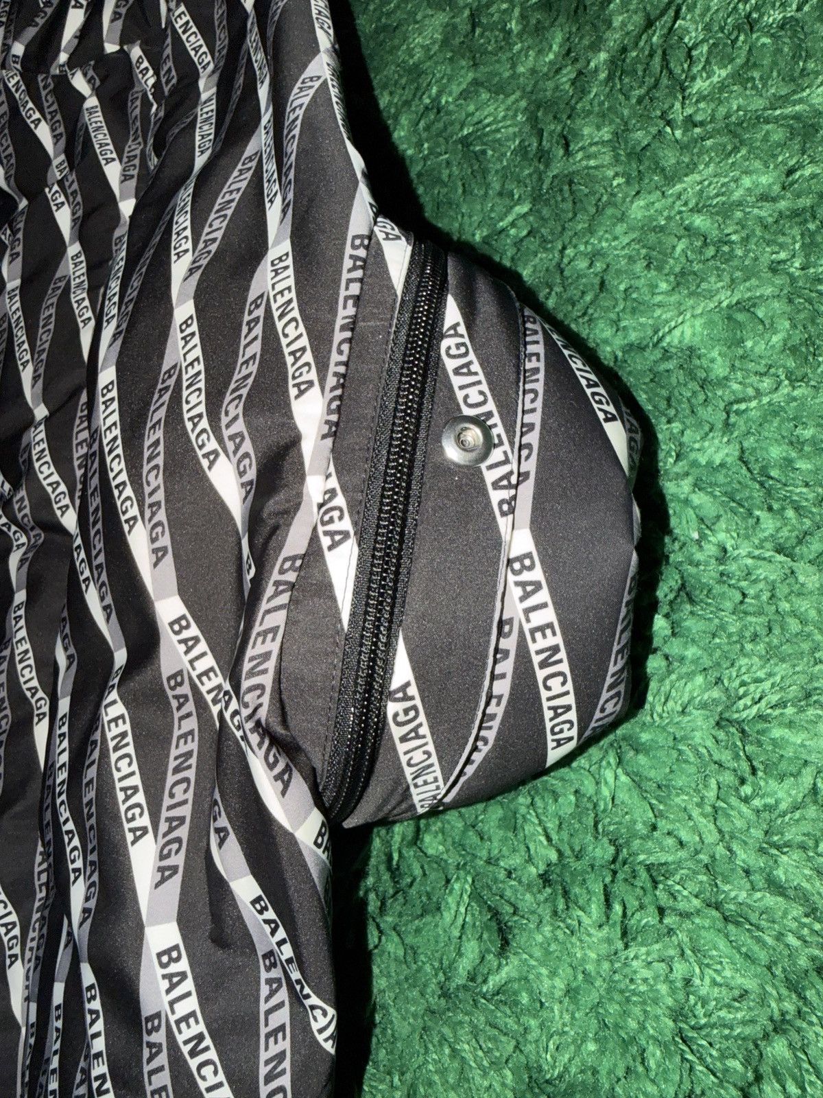 Balenciaga balenciaga C shape puffer jacket Size US S / EU 44-46 / 1 - 6 Thumbnail