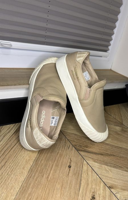 Adidas everyn hotsell slip on