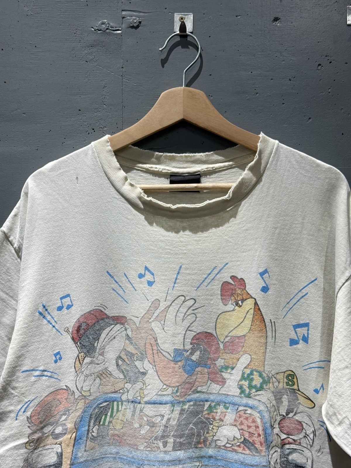 Vintage Looney tunes vintage 1993 jeep drive bugs taz destroyed Size US XL / EU 56 / 4 - 4 Thumbnail