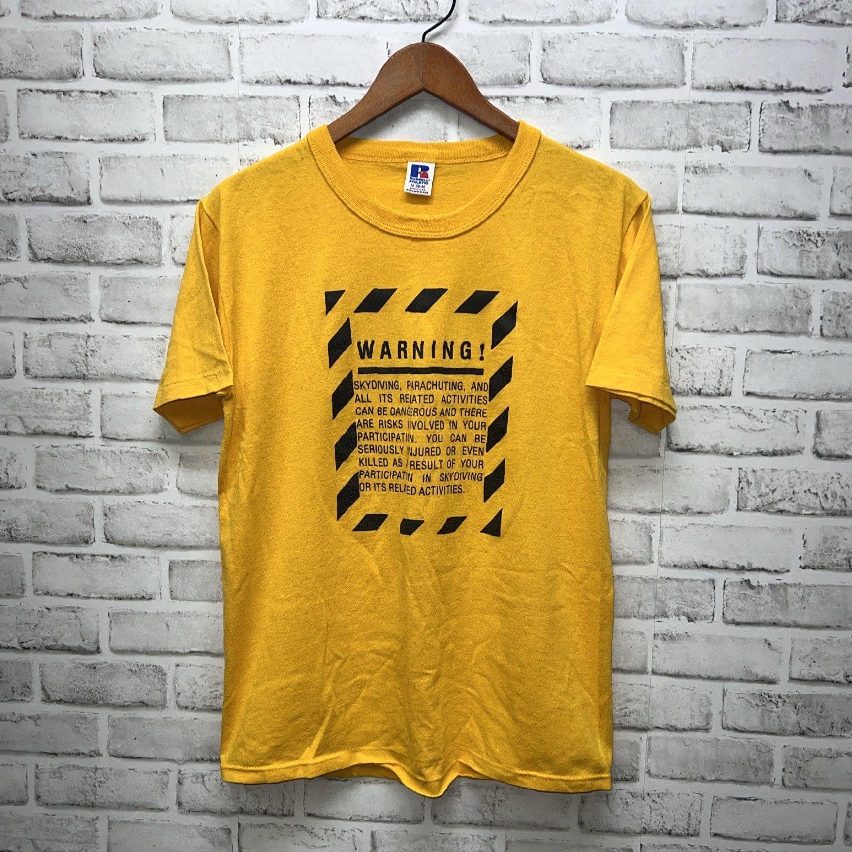 Russell Athletic VINTAGE Russell Athletic T-Shirt Mens M Yellow USA Parachute SKYDIVING WARNING SINGLE STITCH Stitch Size US M / EU 48-50 / 2 - 3 Thumbnail