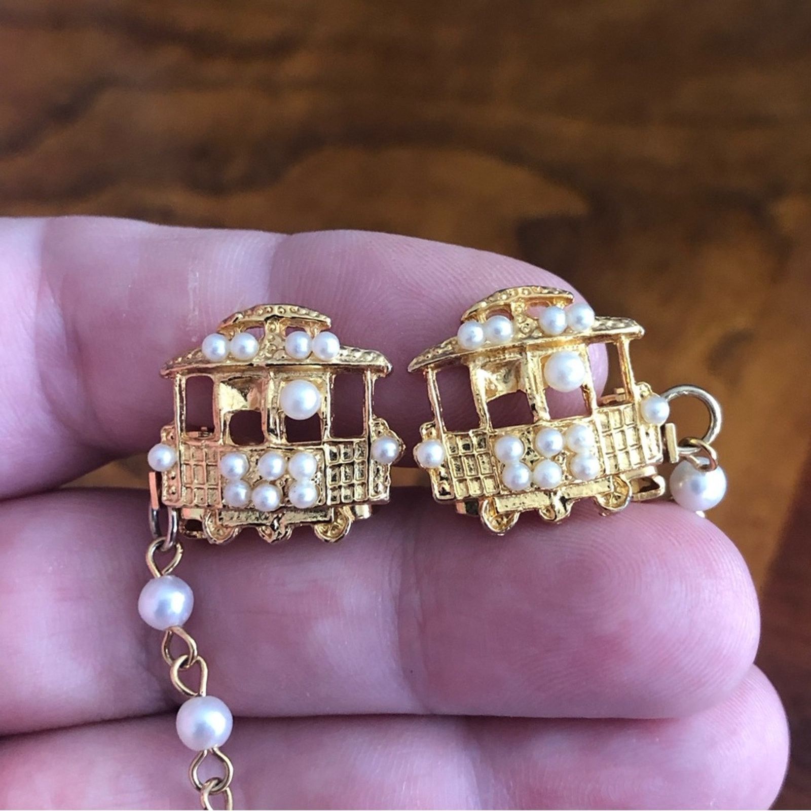 Vintage Vintage trolley faux pearls accent scarf clothing clips Size ONE SIZE - 2 Thumbnail