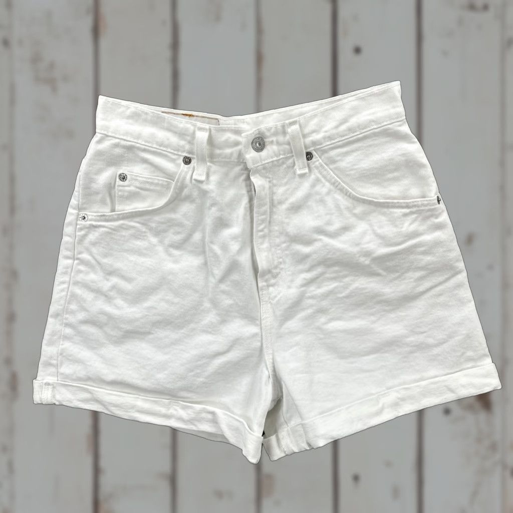 Levi's VINTAGE Levi’s 954 White Denim Shorts Womens Size 9 Made in USA EUC - Denim Shorts - White - 1990s - 26in Waist - 2in Inseam - Regular - Womens Size 30" / US 8 / IT 44 - 1 Thumbnail