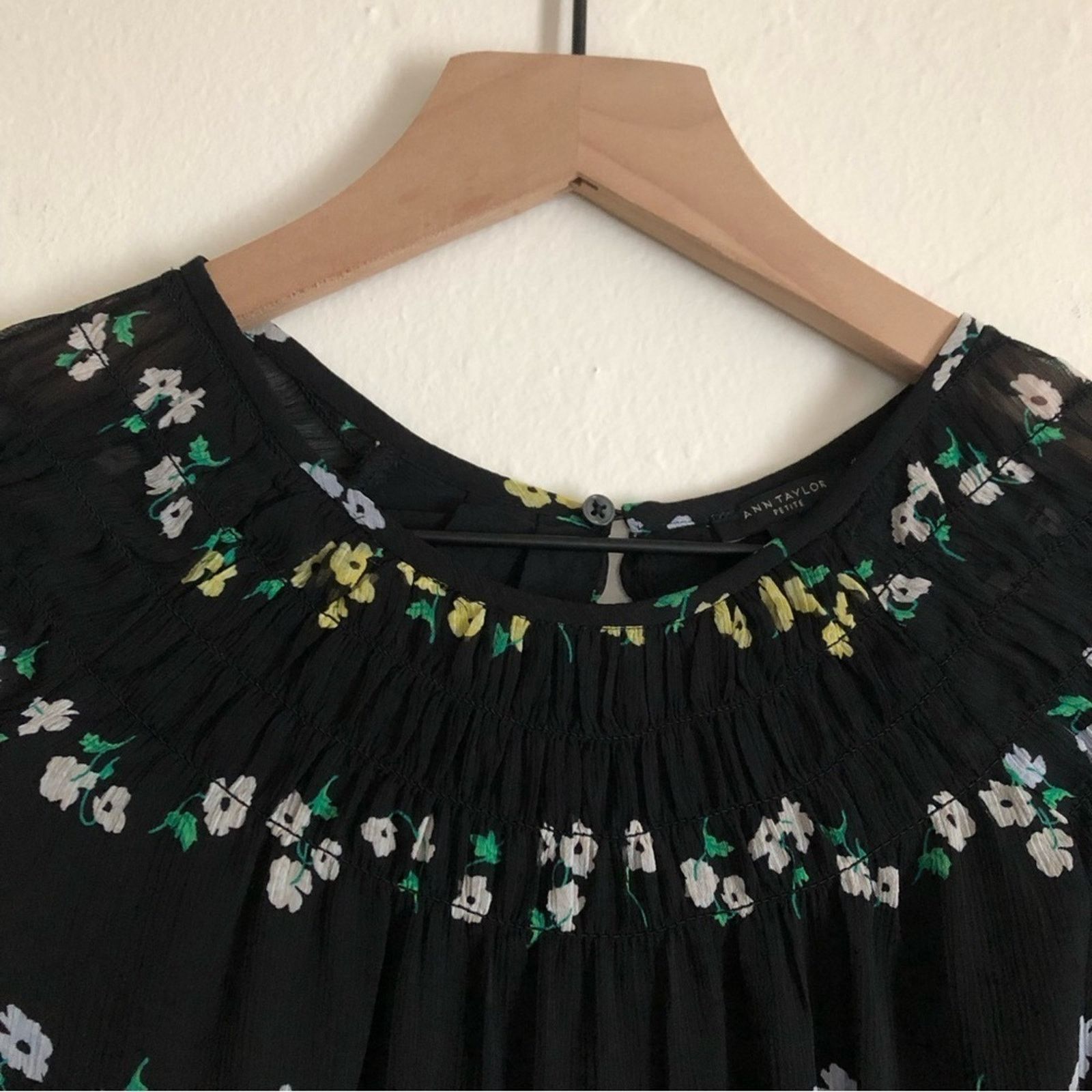 Ann Taylor Ann Taylor Black Floral Short Bell Sleeves Mini Swing Dress Size S / US 4 / IT 40 - 5 Thumbnail