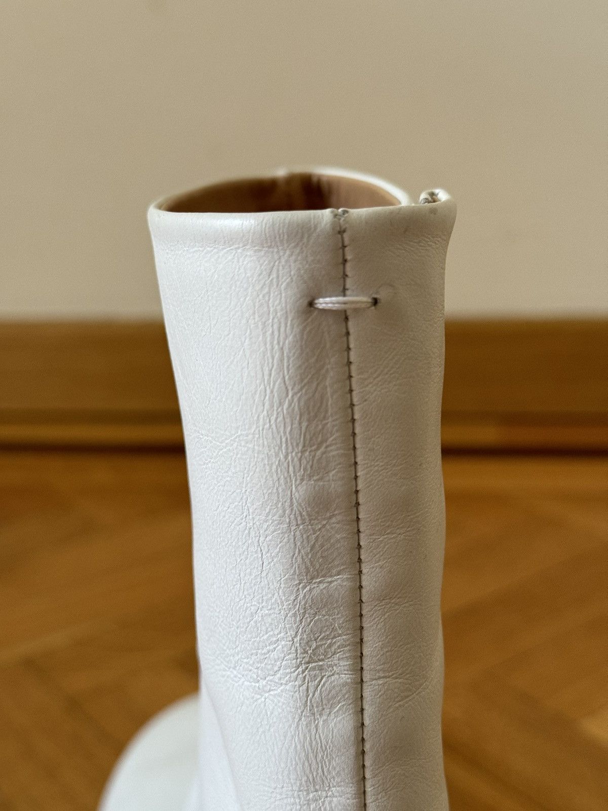 MAISON MARGIELA white ankle tabi