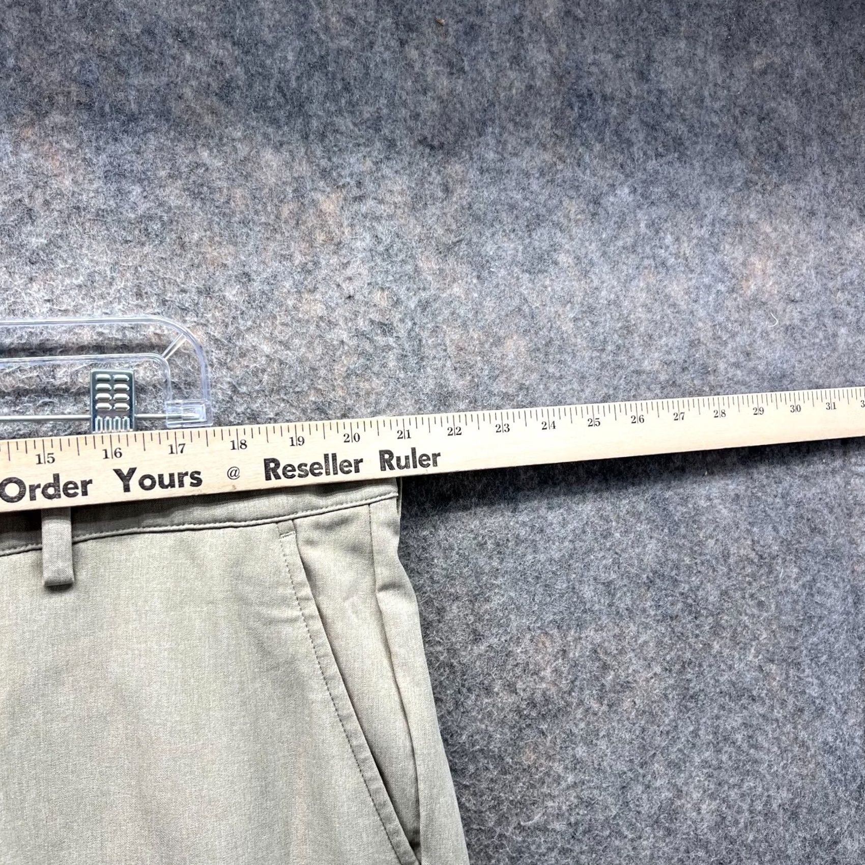 Vintage Greg Norman Shorts Mens 40 Khaki Beige Chino Flat Front Casual Golf / Mens / 40 / Beige Size US 40 / EU 56 - 3 Thumbnail
