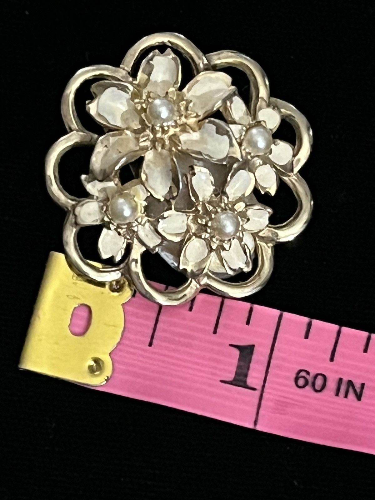 Other Vintage 60s Gold Tone Enamel Pearl Flower Clip On Earrings Size ONE SIZE - 6 Thumbnail