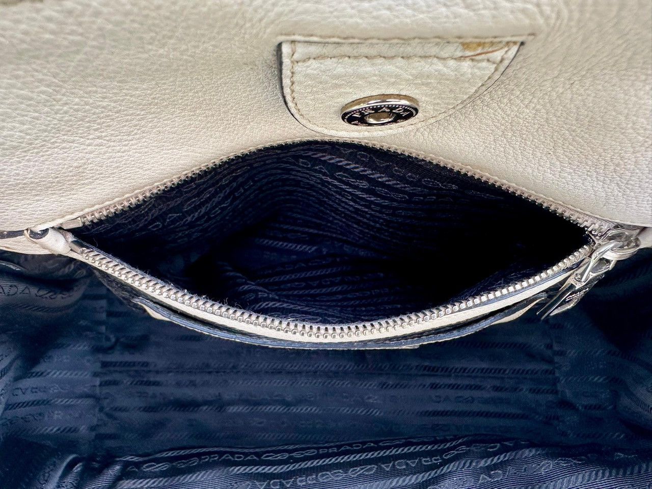 Prada Authentic Prada Vitello Daino Blanco Shopping Tote Bag Size ONE SIZE - 6 Thumbnail
