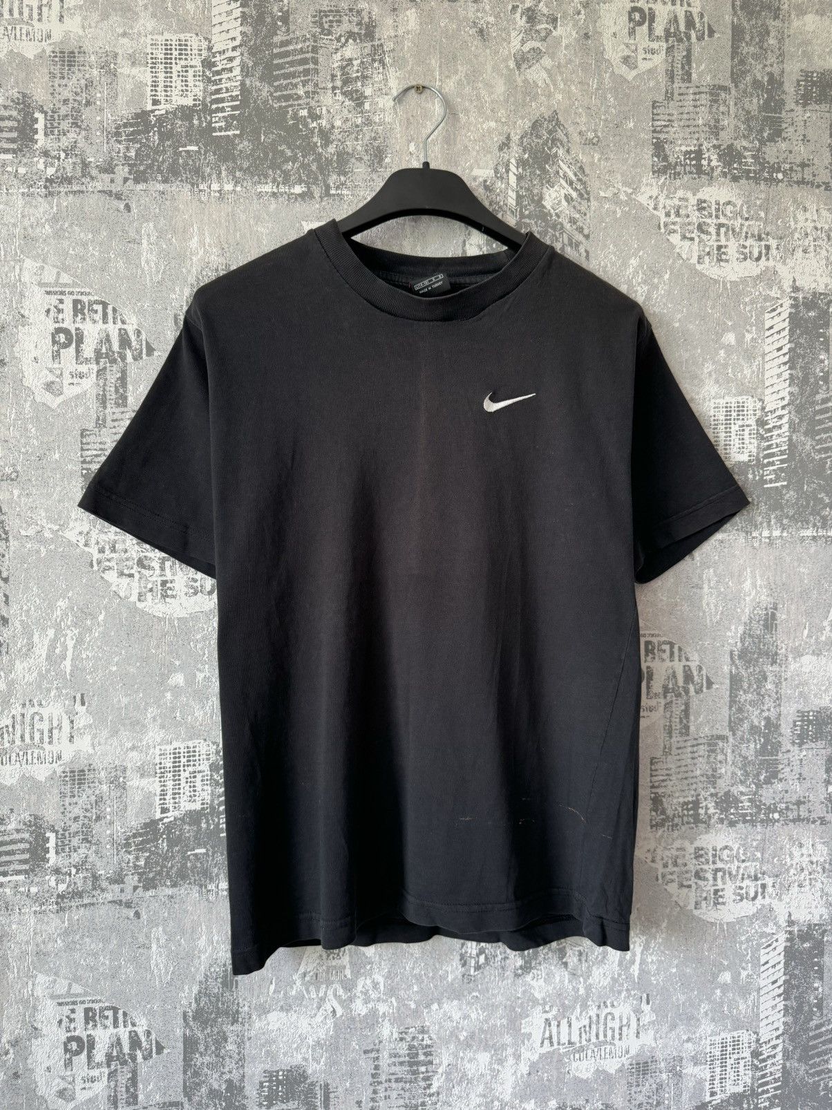 Nike × Vintage Vintage 90s Nike Faded Black T-shirt Size US M / EU 48-50 / 2 - 2 Thumbnail