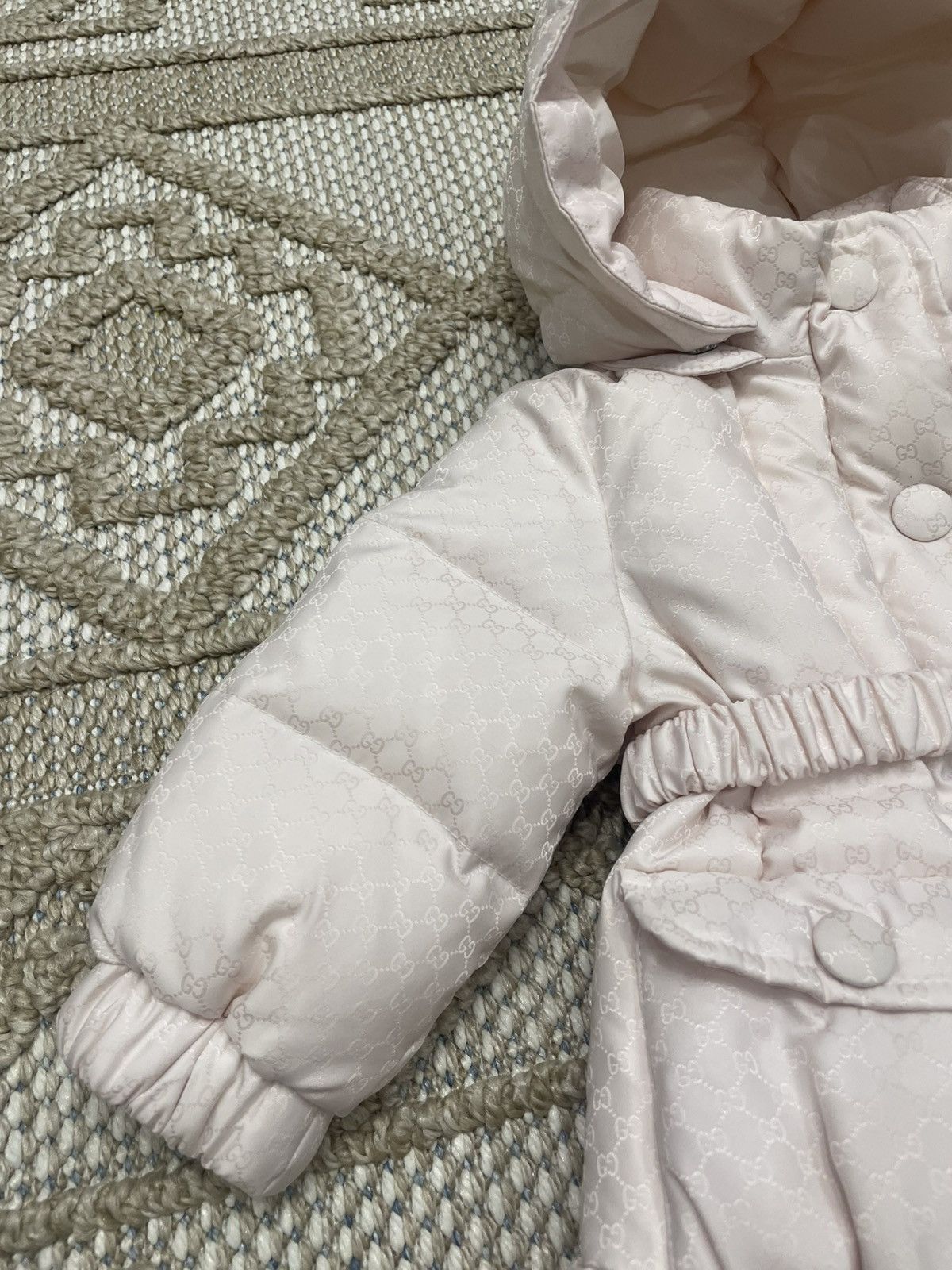 Gucci GUCCI Baby Monogram Puffer Jacket in Pink - Size 3-6mths Size XXS / US 00 / IT 34 - 2 Thumbnail